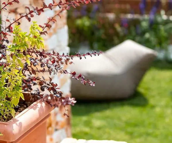 Redstone Luxury Villa